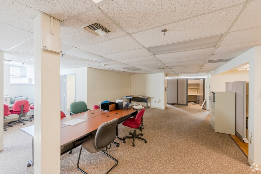 More Photos Of 45 Willard Ave, Providence Medical For Sale