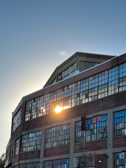 More Photos Of 301 W 3rd St, Sterling Manufacturing For Sale