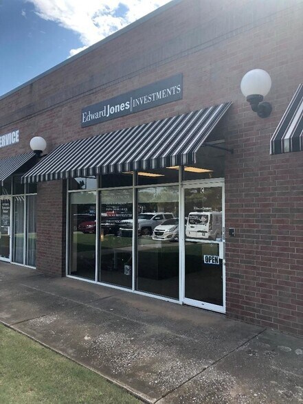 More Photos Of 1932 W Lindsey St, Norman Freestanding For Lease