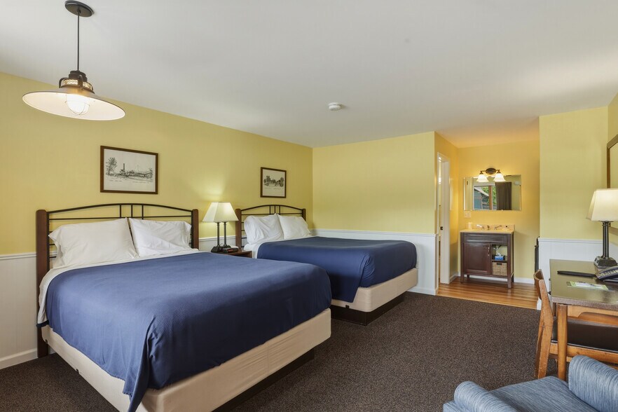 More Photos Of 24 Water St, Hammondsport Hotel For Sale
