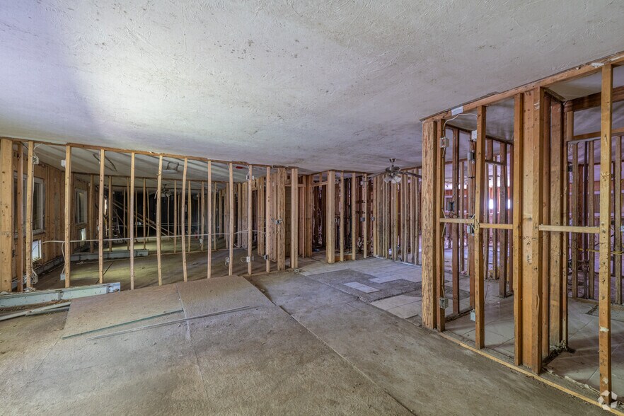 More Photos Of 383-435 Oaklawn Ave, Cranston Apartments For Sale