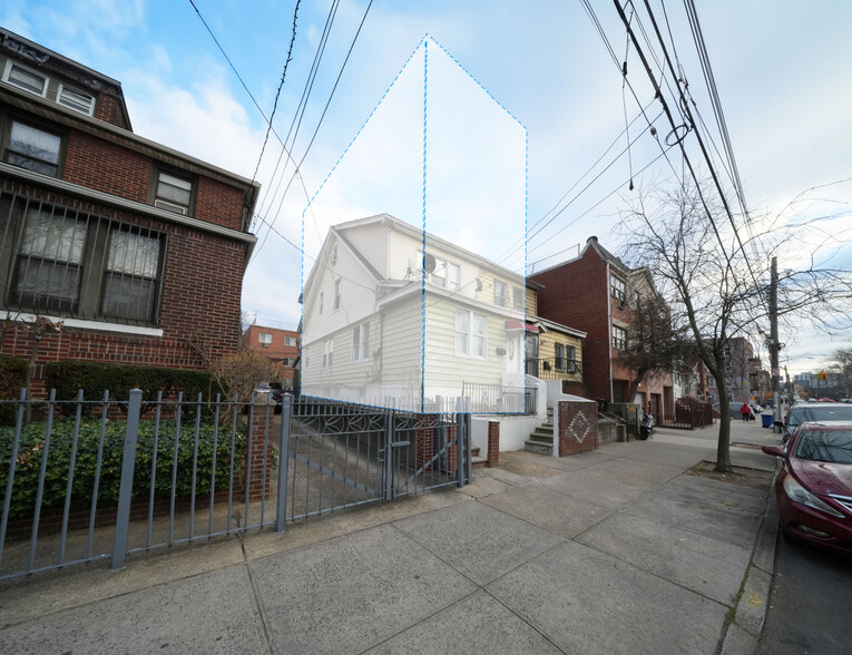 More Photos Of 4043 69th St, Woodside Apartments For Sale