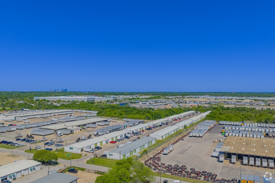 More Photos Of 5051 David Strickland Rd, Fort Worth Warehouse For Lease