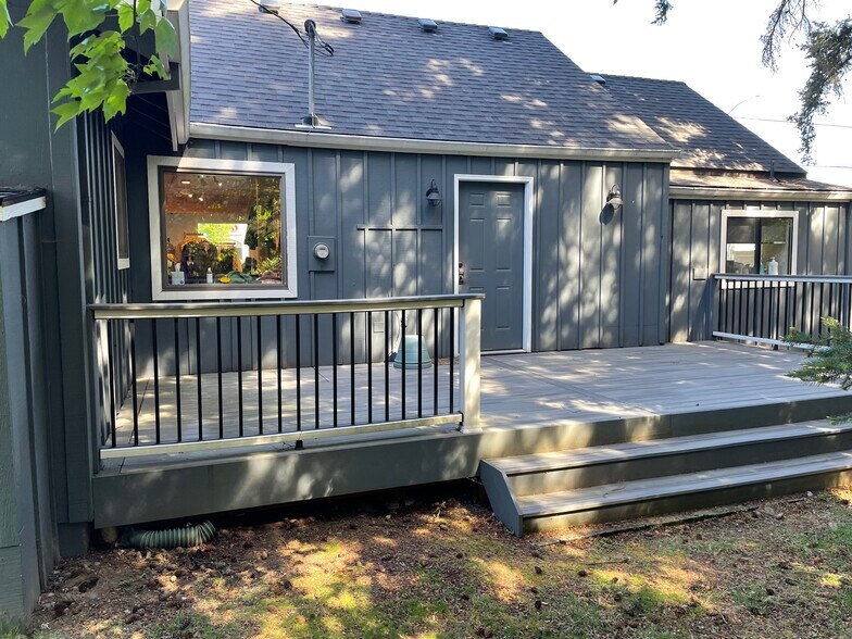 More Photos Of 17750 SW Lower Boones Ferry Rd, Lake Oswego Freestanding For Sale