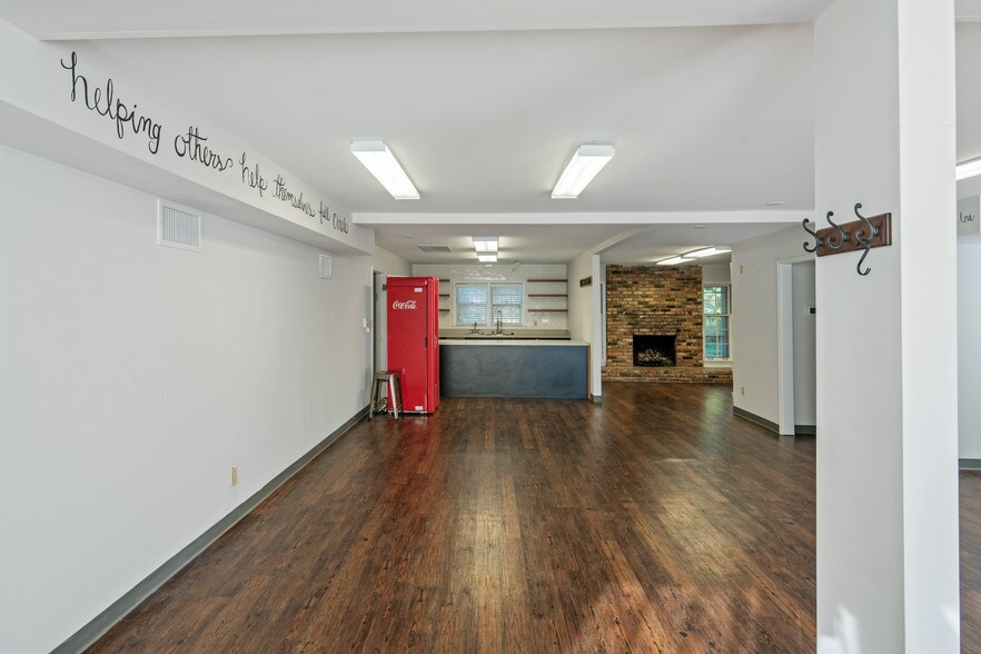 More Photos Of 771 E Brookhaven Cir, Memphis Loft Creative Space For Lease