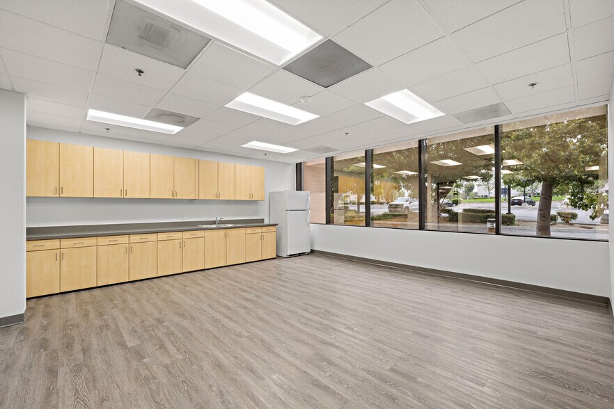 More Photos Of 2714 Loker Ave W, Carlsbad Office For Lease