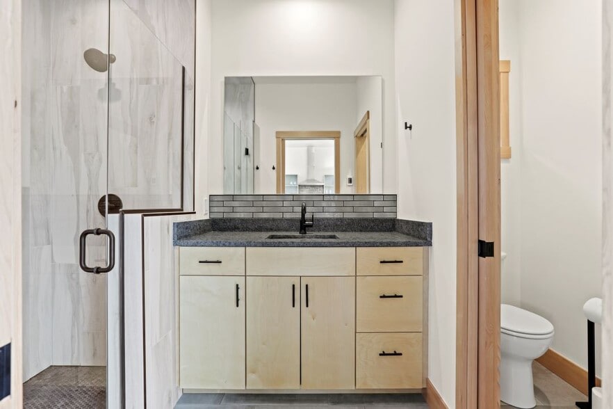 More Photos Of 1103 3rd Ave, Mosier Hotel For Sale