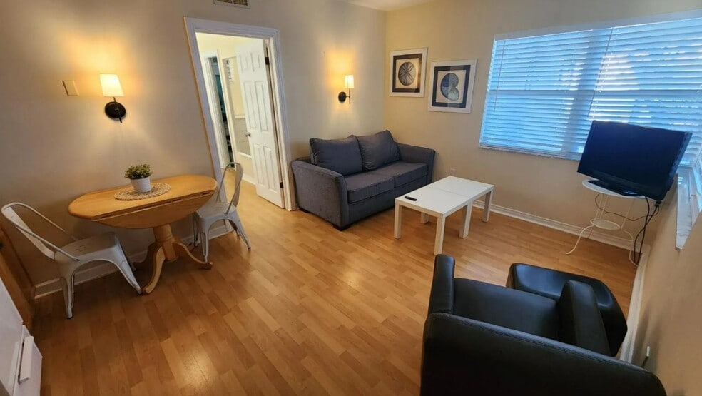 More Photos Of 621 Bay Esplanade, Clearwater Hotel For Sale