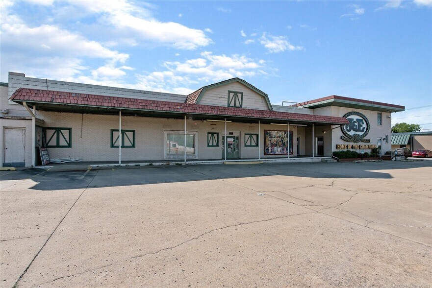 More Photos Of 1509 N Main St, Muskogee Freestanding For Sale