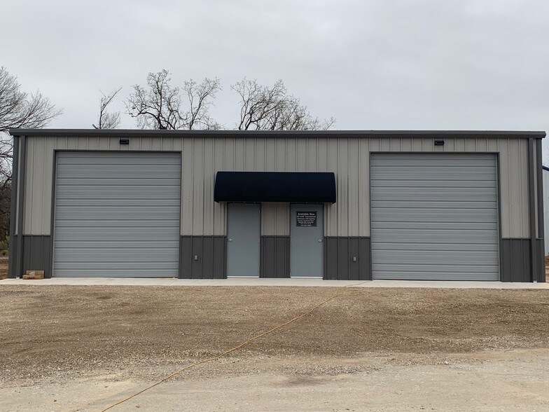 More Photos Of 1011 Upper Denton Rd, Weatherford Warehouse For Lease