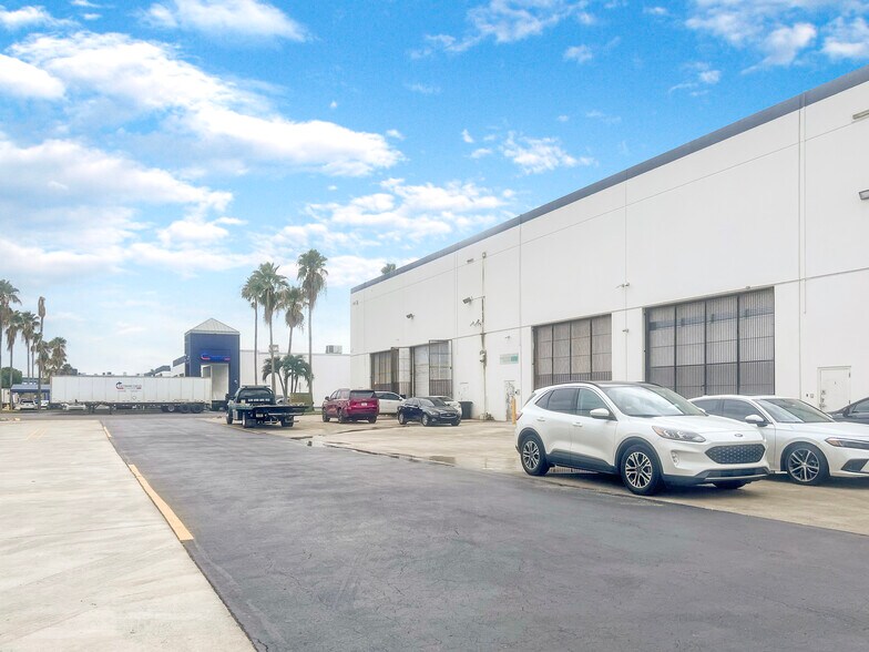 More Photos Of 7620 NW 25th St, Miami Distribution For Lease