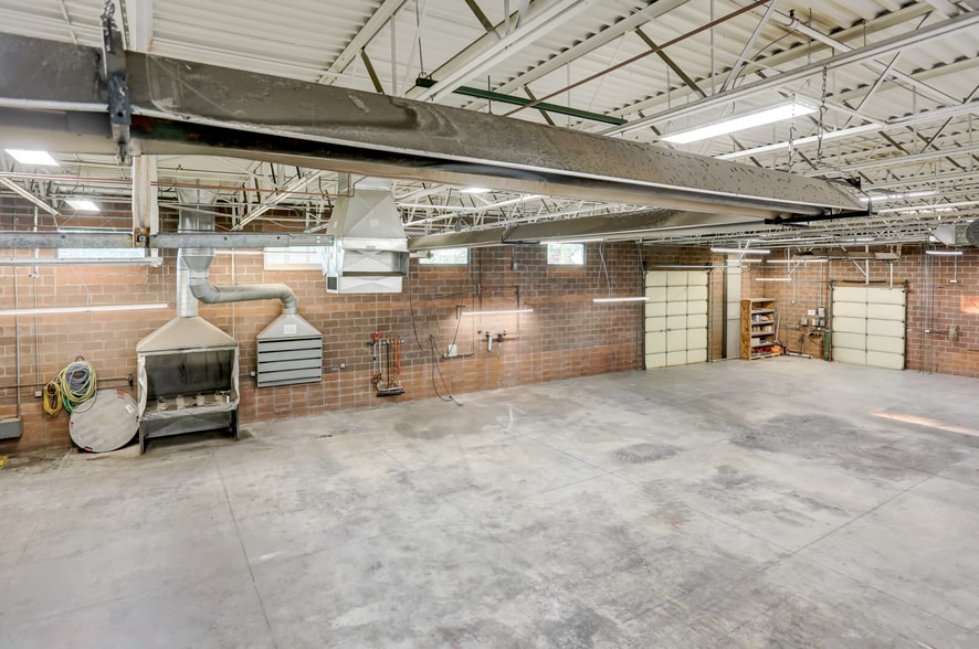 More Photos Of 1900 W Hamilton Pl, Englewood Warehouse For Sale