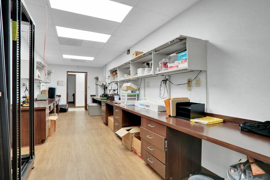 More Photos Of 1712-1736 University Blvd S, Jacksonville Medical For Sale