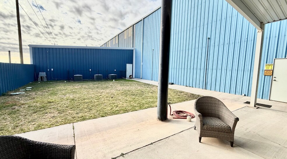 More Photos Of 14625 N Hollyhock Ave, Gardendale Warehouse For Sale