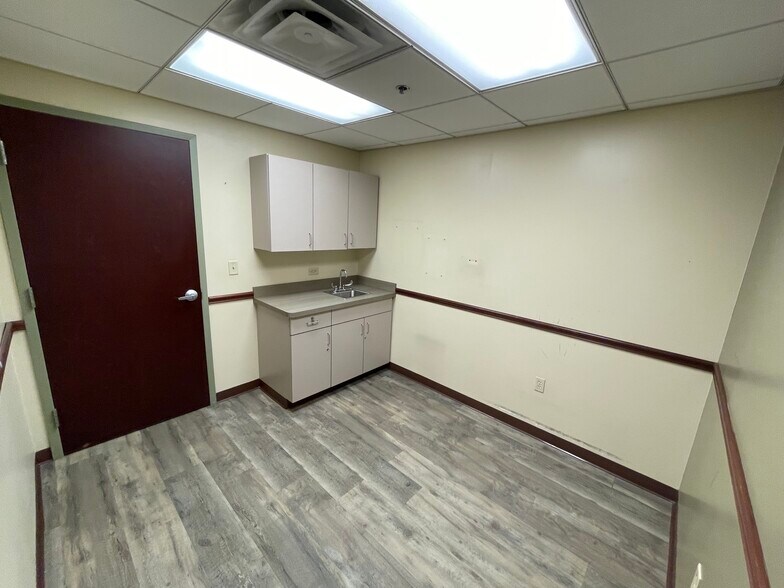 More Photos Of 20455 Lorain Rd, Fairview Park Medical For Lease