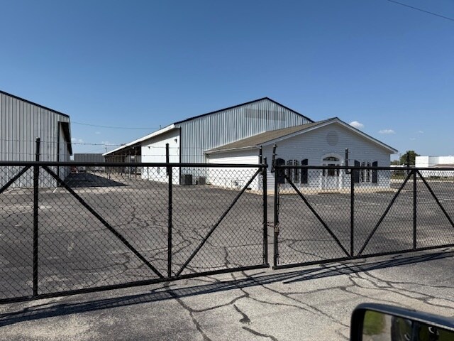 More Photos Of 951 Maxwell Ave, Evansville Light Manufacturing For Sale