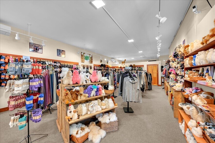More Photos Of 608 Atlantic Hwy, Northport Freestanding For Sale