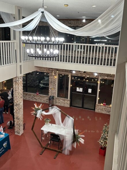 More Photos Of 4322 E 11th St, Tulsa Freestanding For Lease