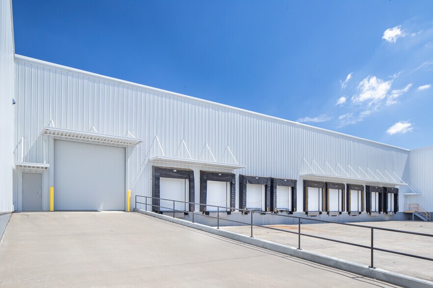 More Photos Of 436 Old Bellwood Rd, Calhoun Distribution For Lease