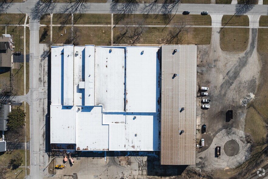 More Photos Of 525 W Sixth St, Perrysburg Manufacturing For Lease