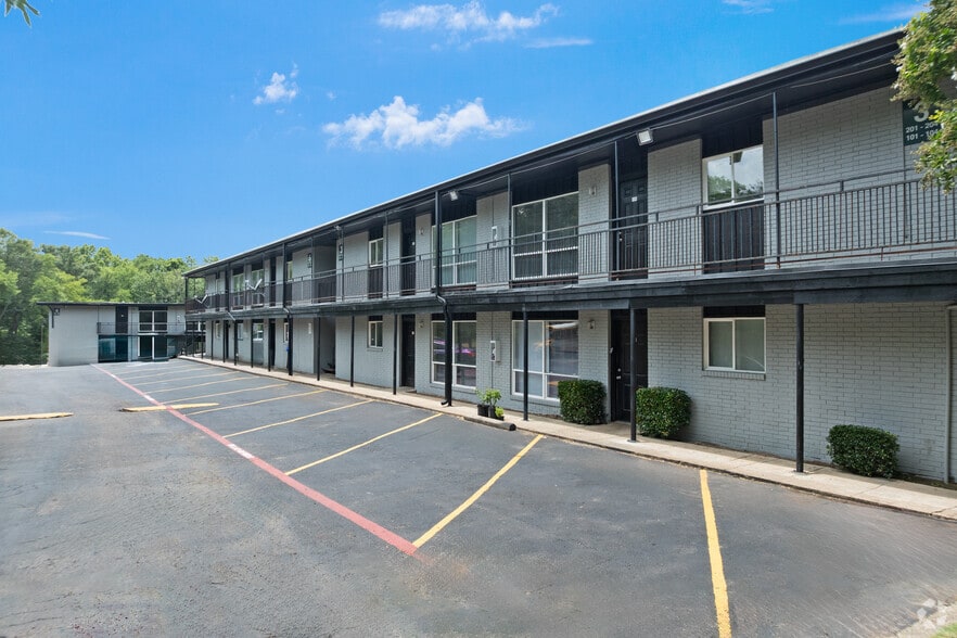 More Photos Of 717 S Green St, Longview Apartments For Sale