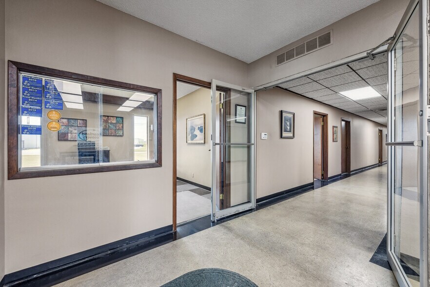 More Photos Of 2860 Industrial Park Rd, Iowa City Warehouse For Sale