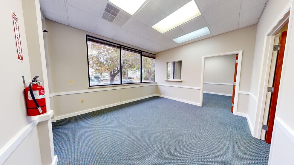 More Photos Of 130 N Gross Rd, Kingsland Medical For Sale