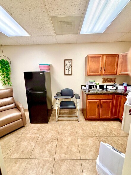 More Photos Of 6502-6564 E Carondelet Dr, Tucson Medical For Sale