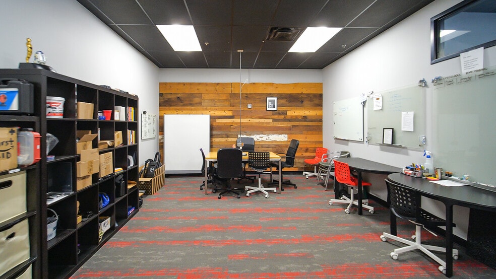 More Photos Of 2625 Highway 14 W, Rochester Flex For Lease