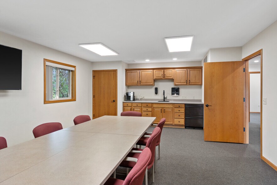 More Photos Of 3210 Post Rd, Stevens Point Office For Lease