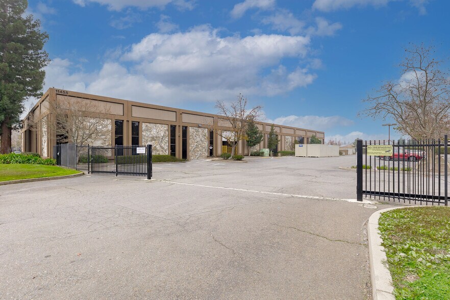 More Photos Of 11455 Folsom Blvd, Rancho Cordova Showroom For Sale