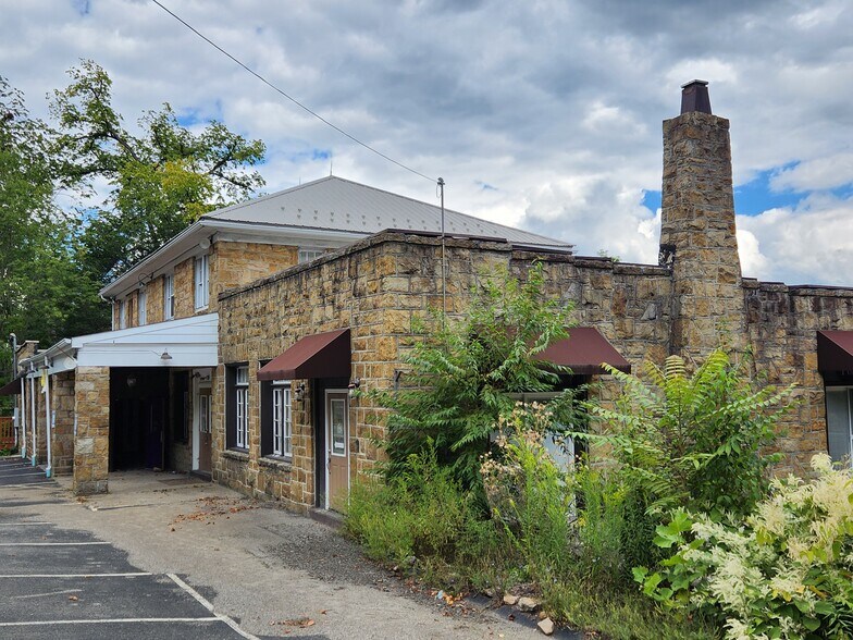 More Photos Of 1129 Lincoln Hwy, Laughlintown Restaurant For Sale