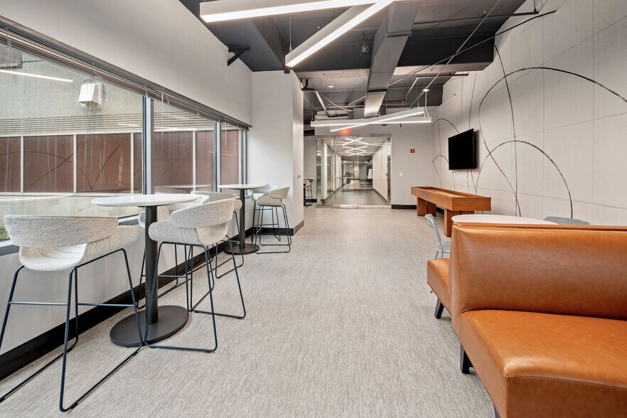 More Photos Of 8000 IH-10 W, San Antonio Unknown For Lease