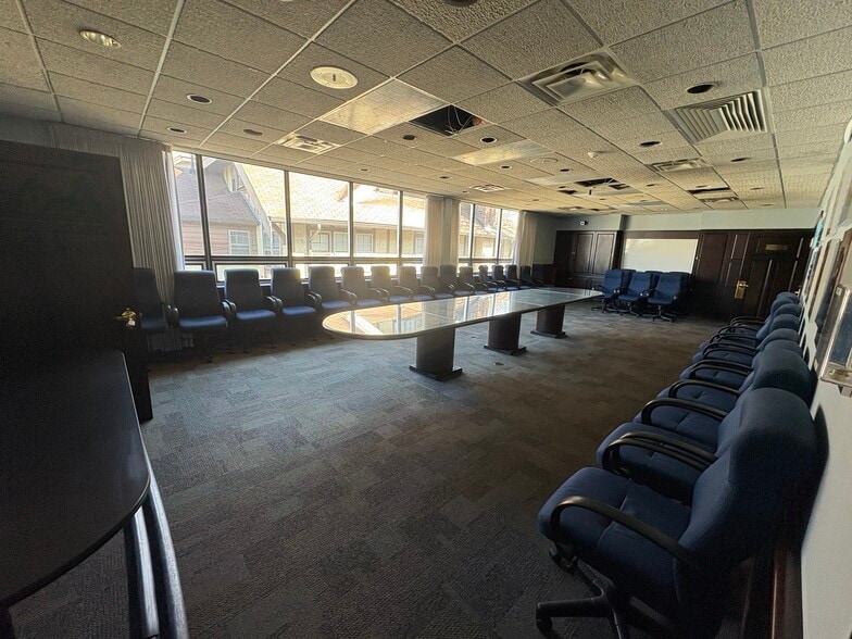 More Photos Of 3550 N Washington Blvd, Indianapolis Medical For Lease