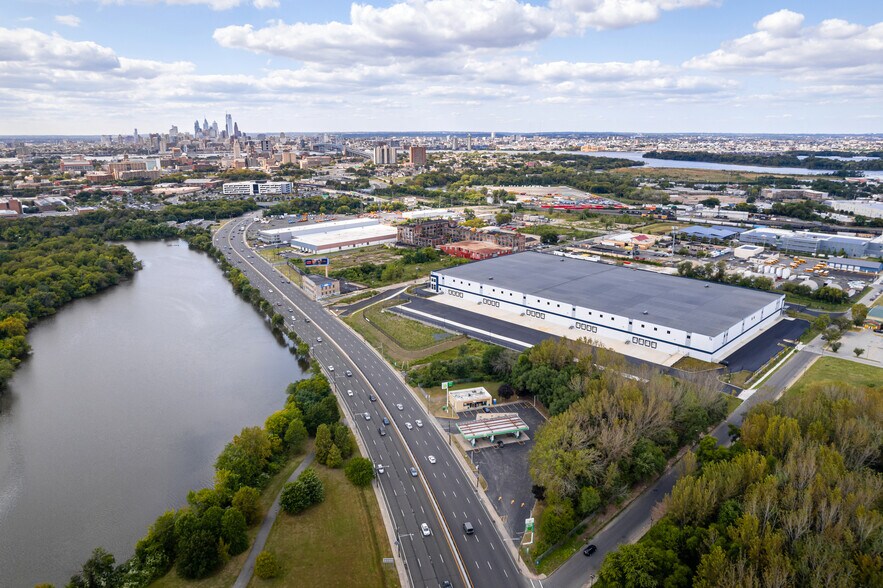 More Photos Of 332 S 17th St, Camden Distribution For Lease