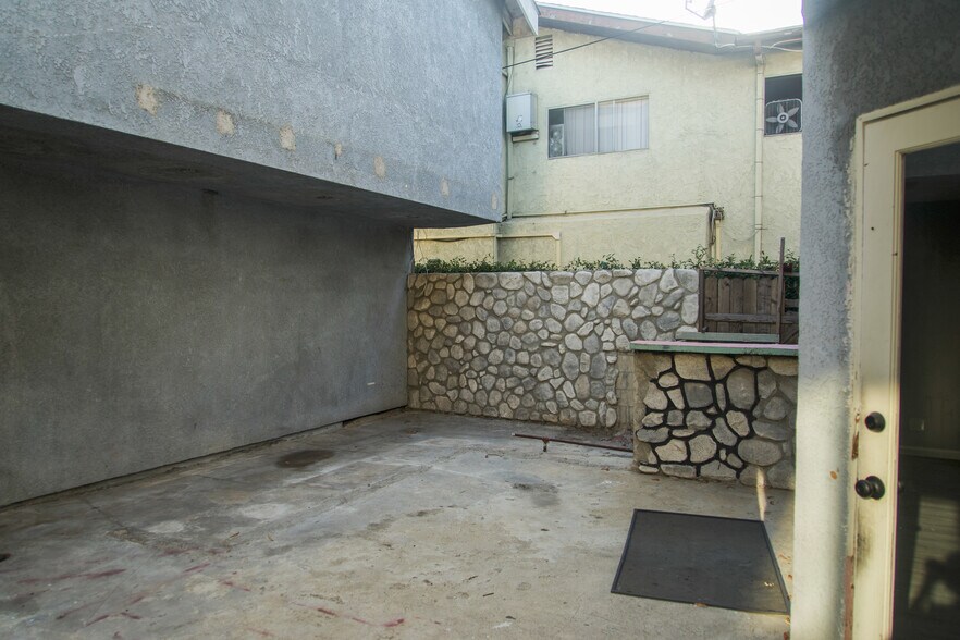 More Photos Of 2506 E 6th St, Long Beach Multifamily For Sale