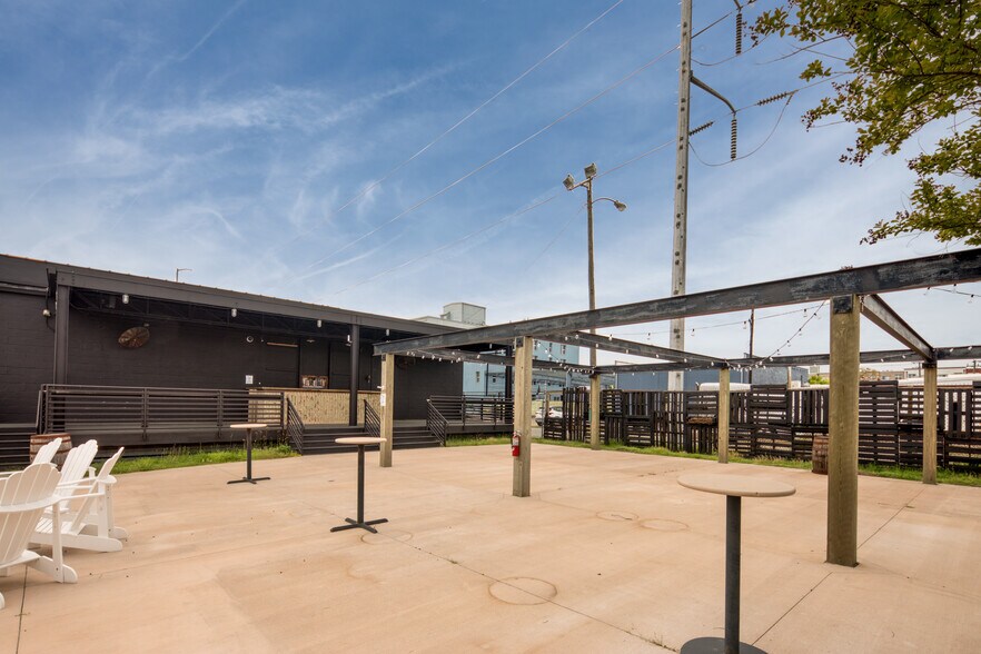 More Photos Of 211 W 24th St, Norfolk Warehouse For Sale