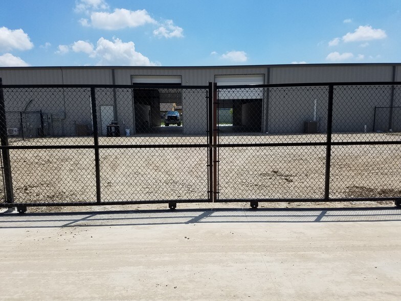 More Photos Of 2163 Golden Heights Rd, Fort Worth Flex For Lease