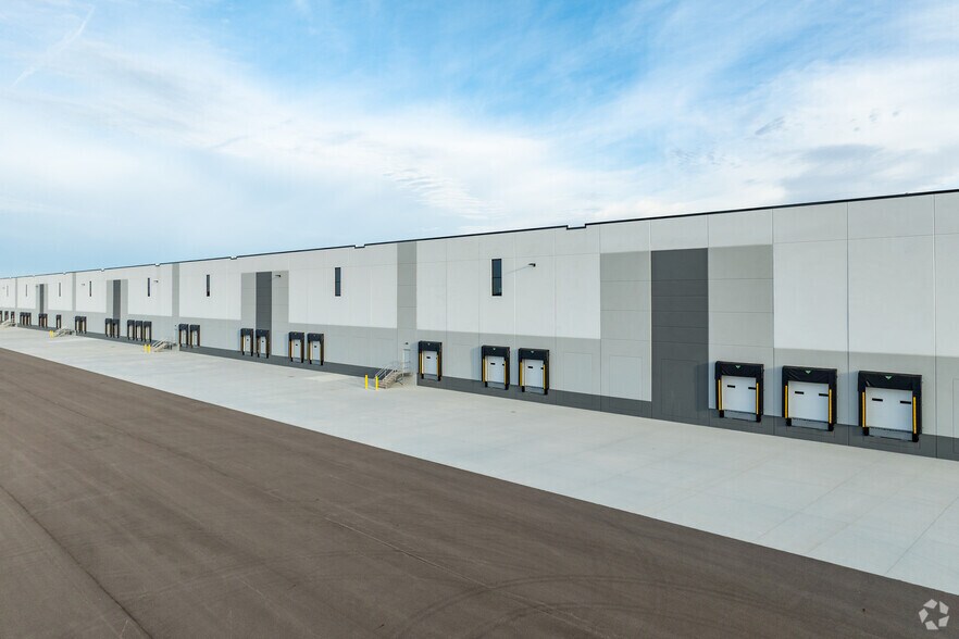 More Photos Of 1050 Gateway Dr, West Jefferson Distribution For Sale