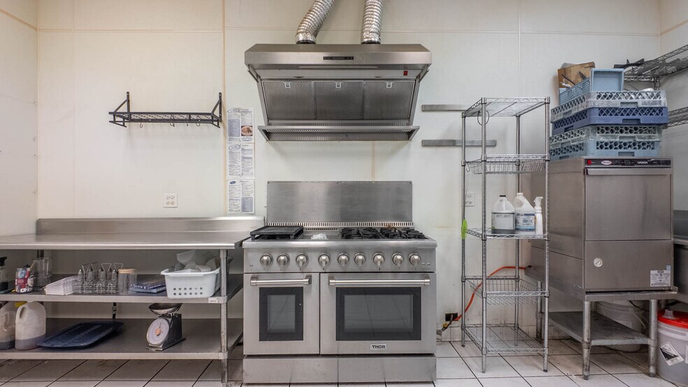 More Photos Of 746 US-63 Hwy, Mammoth Spring General Retail For Sale