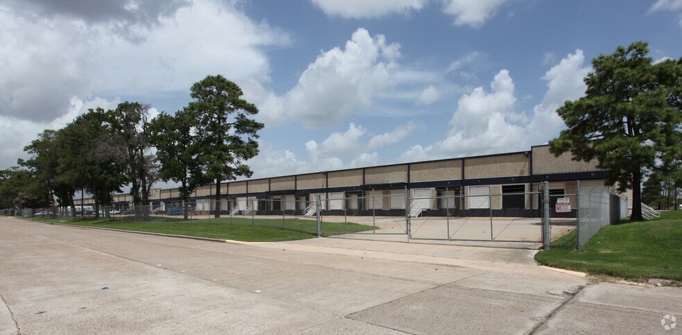 More Photos Of 9033-9055 Spikewood Dr, Houston Warehouse For Lease