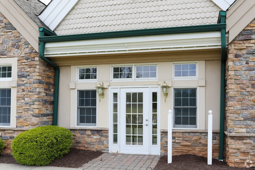 More Photos Of 784-792 Chimney Rock Rd, Martinsville Medical For Lease