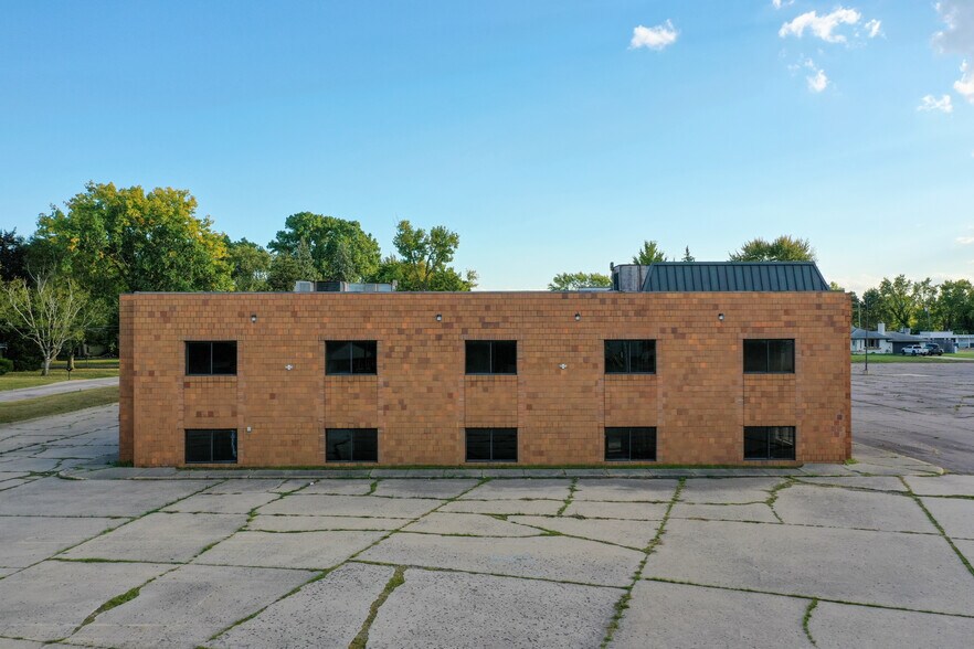 More Photos Of 38116-38160 S Gratiot Ave, Clinton Township Freestanding For Sale