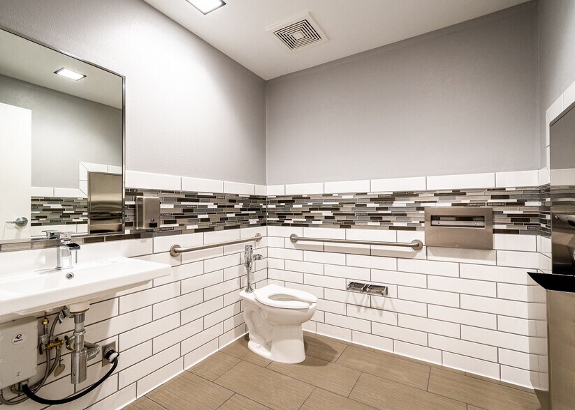 More Photos Of 6906-6936 McCutchen Rd, Bakersfield Unknown For Lease