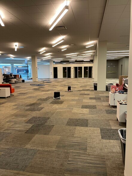 More Photos Of 49 W Maryland St, Indianapolis General Retail For Lease