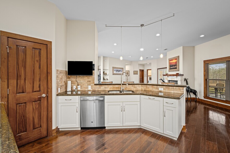 More Photos Of 145 State Loop 92, La Grange Specialty For Sale