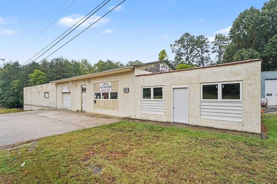More Photos Of 427 W Gene Hairston St, Madison Auto Repair For Sale
