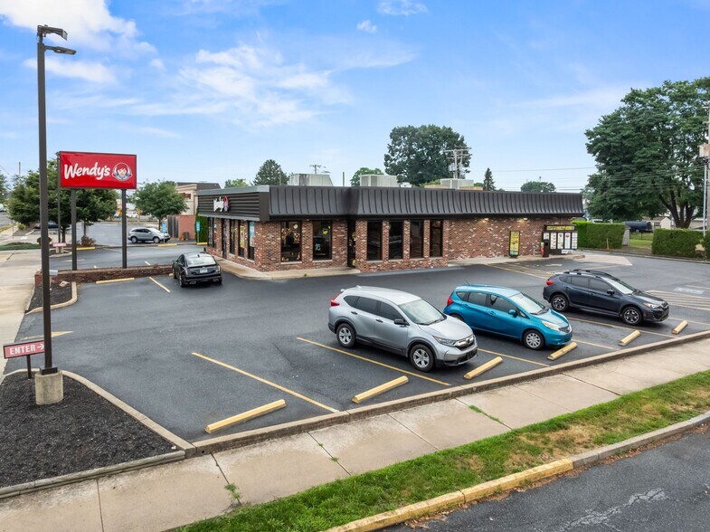 More Photos Of 743 E Main St, Palmyra Fast Food For Sale