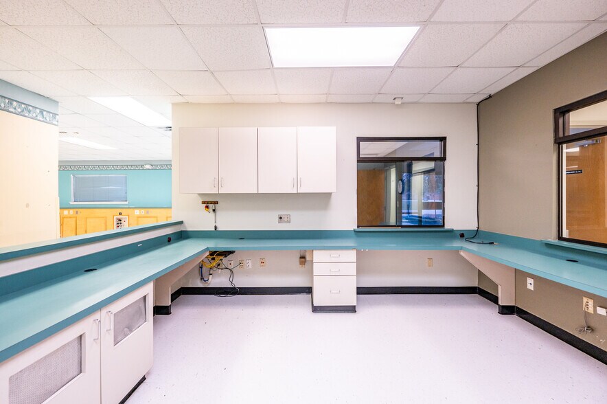 More Photos Of 1105 Avenue H, Bay City Medical For Lease