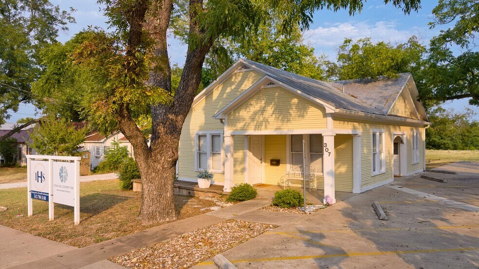 More Photos Of 307 S Washington St, Fredericksburg General Retail For Sale